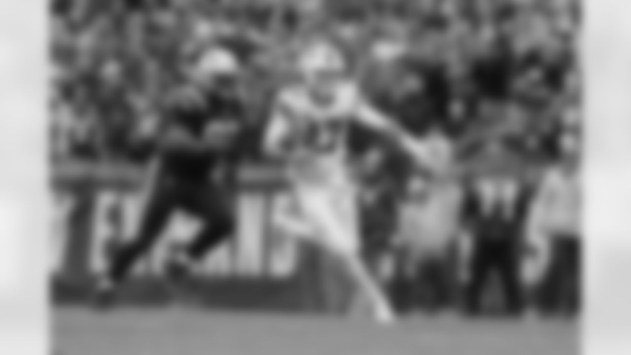 Josh Allen (17). Buffalo Bills vs New England Patriots, December 26, 2021 at Gillette Stadium. Photo by David Le