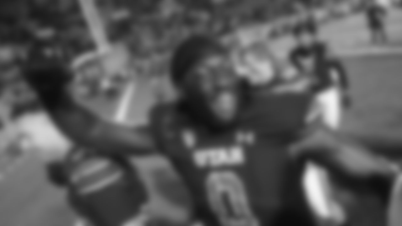 LB Devin Lloyd, Utah
We've typically had the Bills targeting the secondary in recent mocks but it may be hard to pass on a player of Lloyd's talents here. Every linebacker not named Matt Milano has just one year left on their contracts -- including Tremaine Edmunds and A.J. Klein, and while Buffalo will no doubt re-up some of them, Lloyd has a chance to be special. (CBS Sports, Ryan Wilson)
