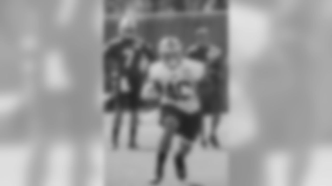 QB Cardale Jones (7), RB Jonathan Williams (40)