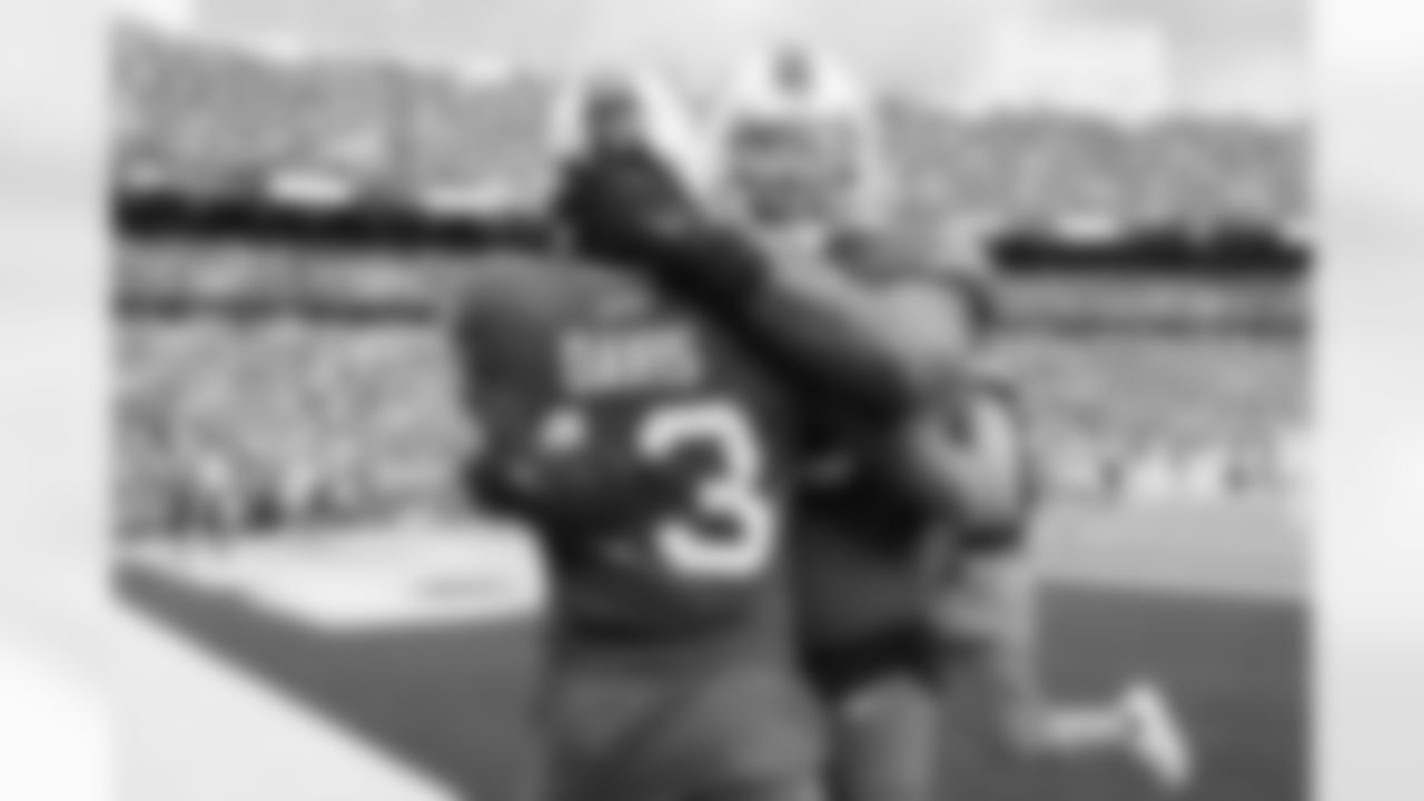 Josh Allen to Gabe Davis 98 yard touchdown pass. Buffalo Bills vs Pittsburgh Steelers, Week 5, October 9, 2022 at Highmark Stadium.