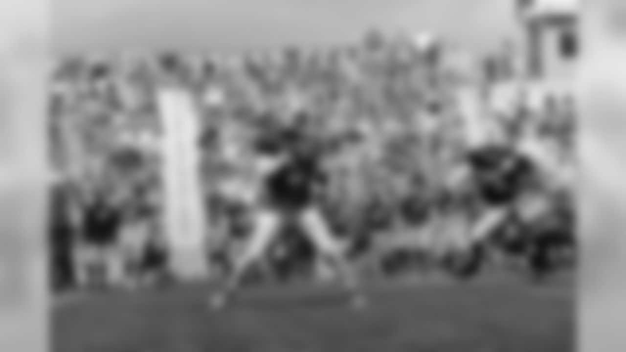 Quarterback Tyrod Taylor (5) prepares to throw the ball.