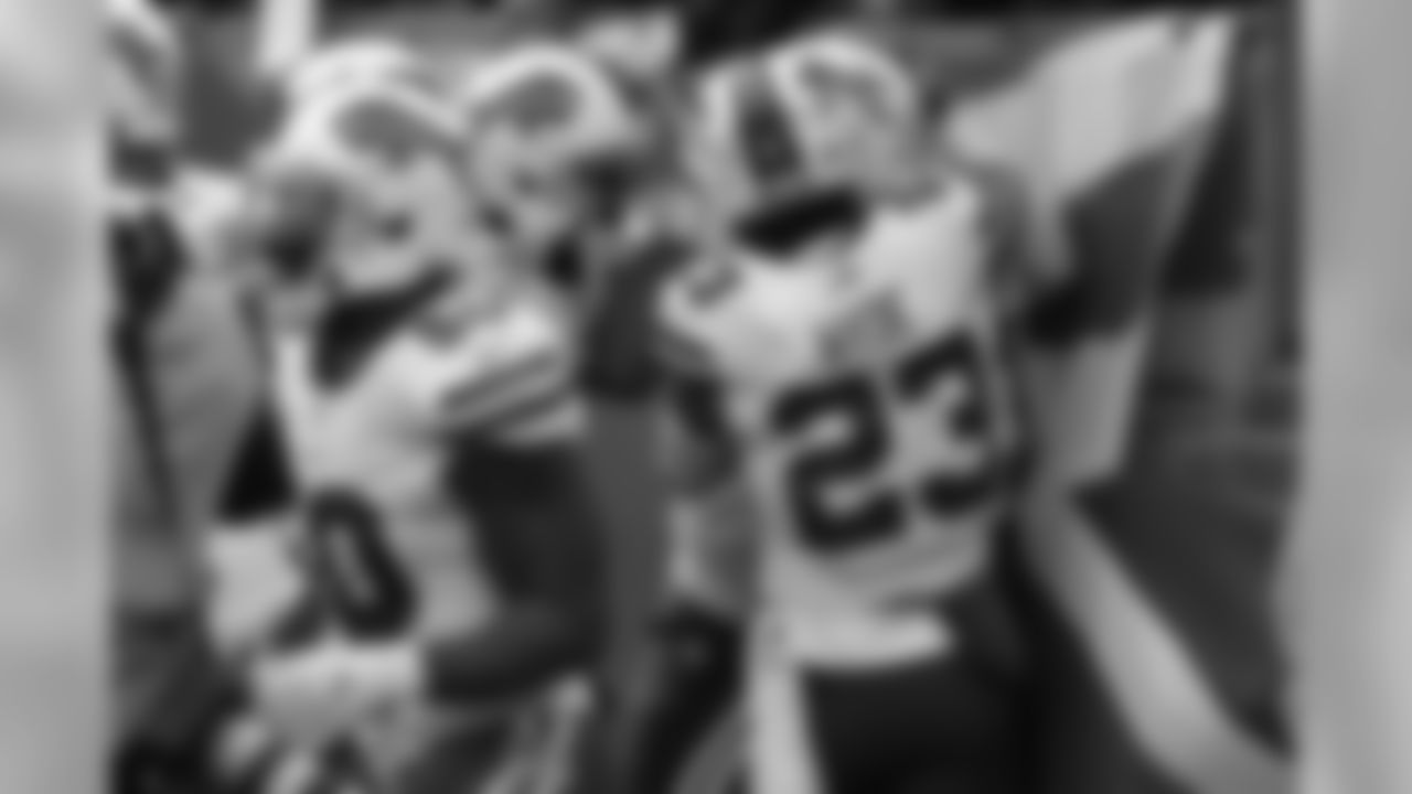 S Jordan Poyer (No. 21) picks off Tom Brady for a touchdown and celebrates with teammates