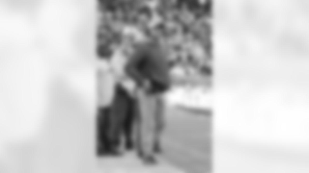 Sean McDermott. Buffalo Bills vs New England Patriots at Gillette Stadium, December 26, 2021. Photo by Bill Wippert