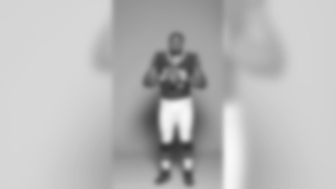 LB Preston Brown (52)