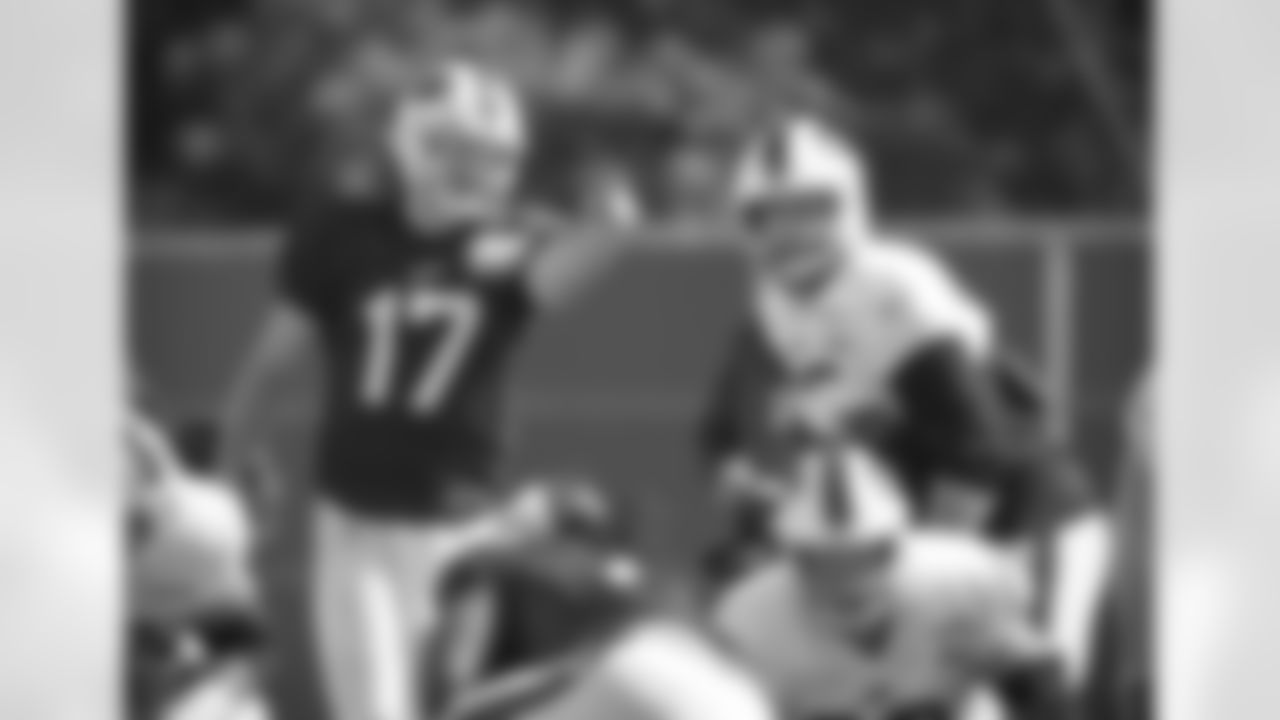 Josh Allen (17), Lee Smith (85). Buffalo Bills Week 3 practice, September 23, 2020.
Photo by Bill Wippert