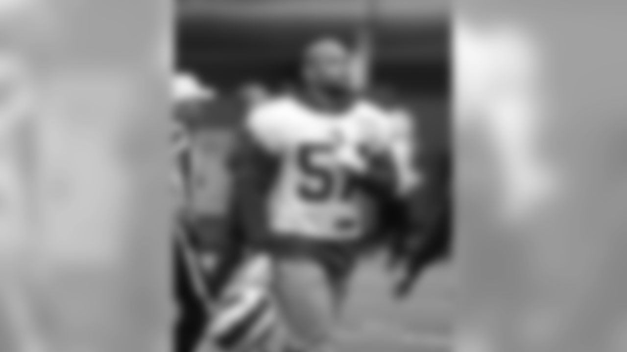 Lorenzo Alexander #57, LB