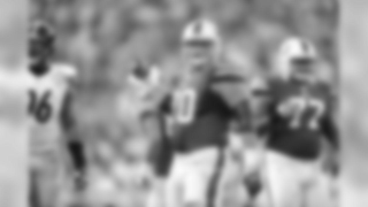 Center Eric Wood (No. 70) - 2012
