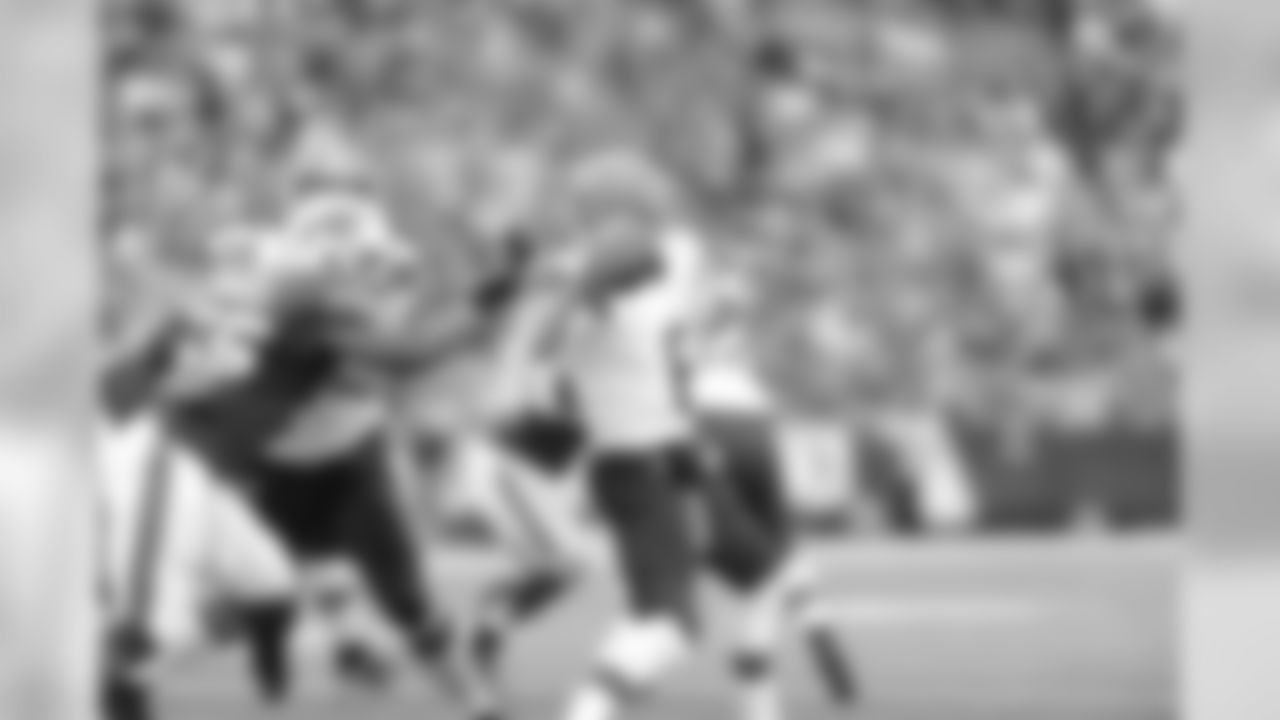 November 30, 2014 | Buffalo Bills against the Cleveland Browns. Jerry Hughes