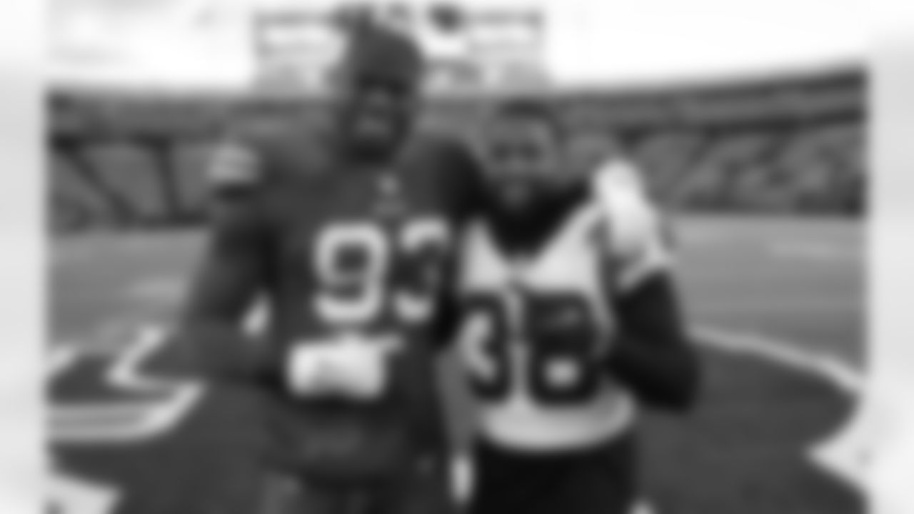 Efe Obada (93) Buffalo Bills vs Carolina Panthers at Highmark Stadium, December 19, 2021. Photo by Bill Wippert