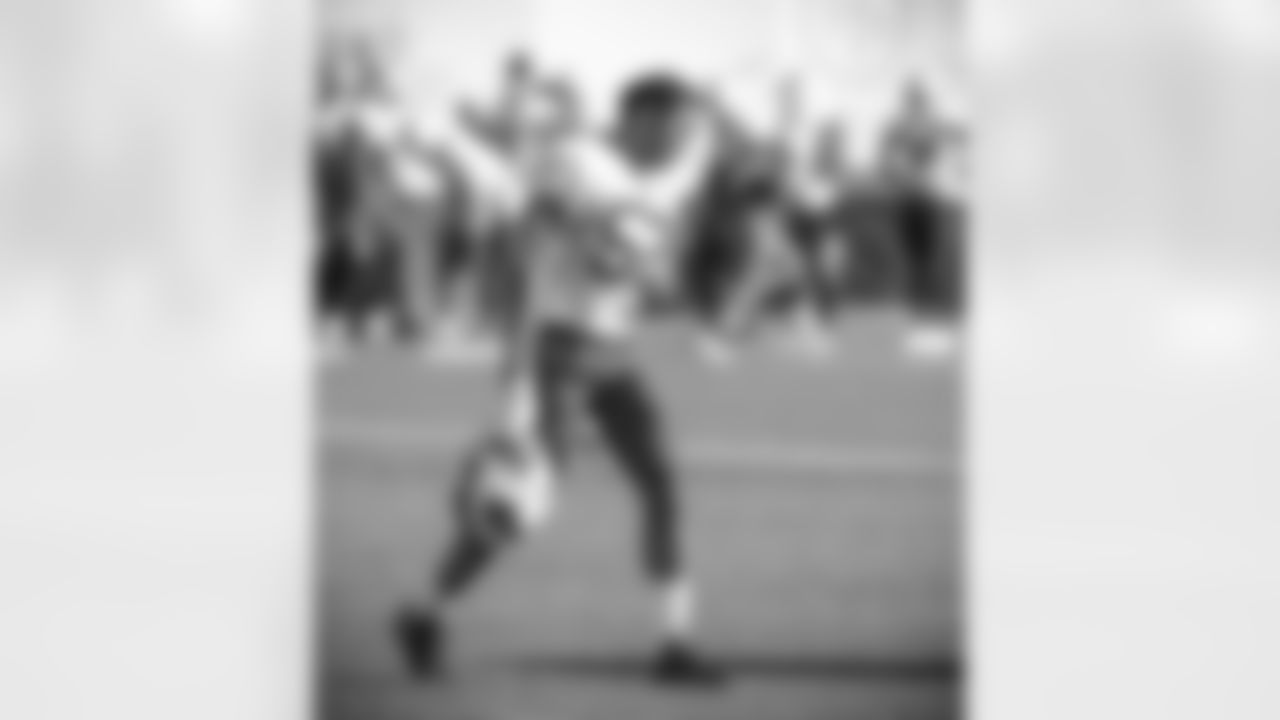 Darron Lee (52). Buffalo Bills Week 9 practice, November 4, 2020.
Photo by Bill Wippert