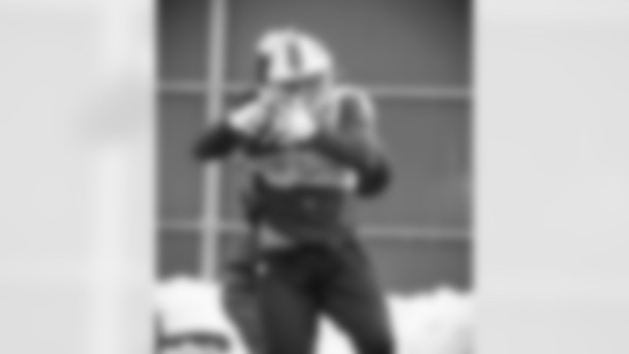 Lee Smith (85). Buffalo Bills Week 14 practice, December 10, 2020.
Photo by Bill Wippert