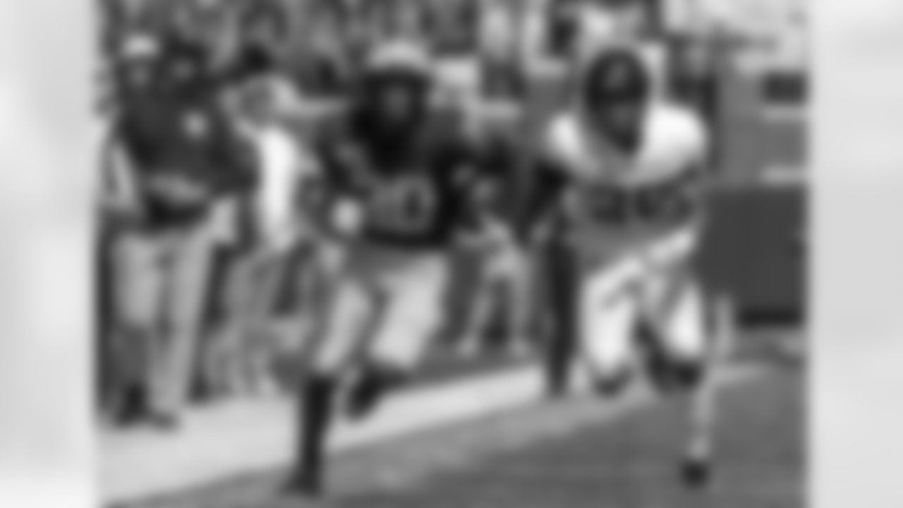 S Daxton Hill, Michigan
Hill is part of a Wolverines defense that could end up seeing three players go in Round 1 next spring. He's underrated nationally, but watch him play and it becomes clear pretty quickly that he's in the running for one of the best defensive backs in this class. He's listed as a safety but he can line up anywhere. (CBS Sports, Ryan Wilson)