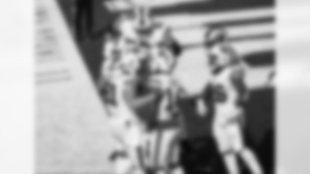 Tyler Kroft (81) touchdown celebration. Buffalo Bills vs Los Angeles Rams, September 27, 2020 at Bills Stadium.
Photo by Craig Melvin