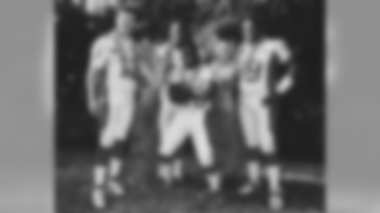 QB Drew Bledsoe, WR Eric Moulds, RB Travis Henry (front), G Ruben Brown (2002)