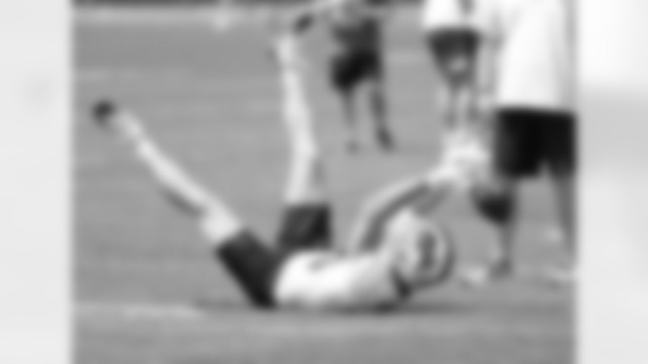 Reception by Zach Davidson (84) at Buffalo Bills Organized Team Activity, May 30, 2023 at One Bills Drive.