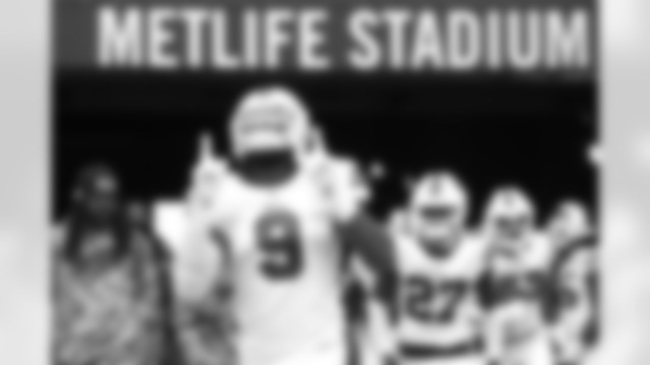 Andre Smith (9). Buffalo Bills vs New York Jets at MetLife Stadium, November 14, 2021. Photo by Bill Wippert