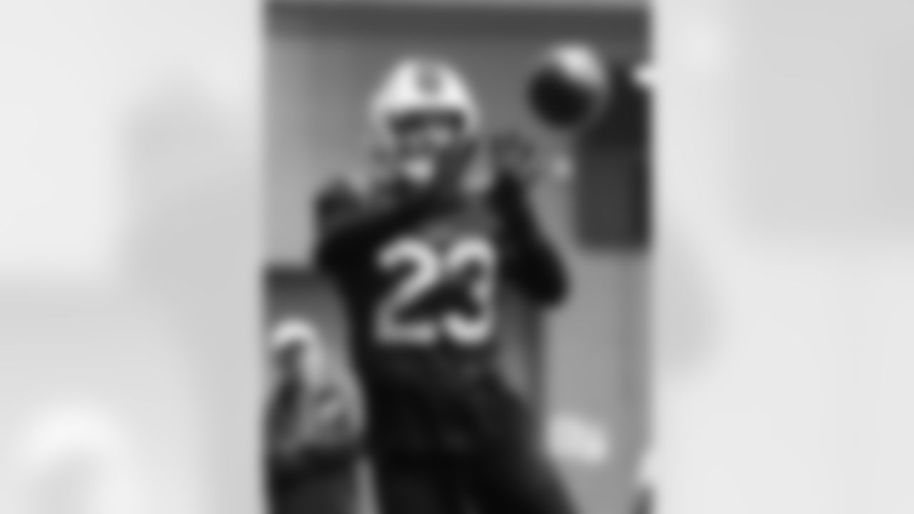 Micah Hyde (23). Buffalo Bills Week 14 practice, December 9, 2021. Photo by James Acton