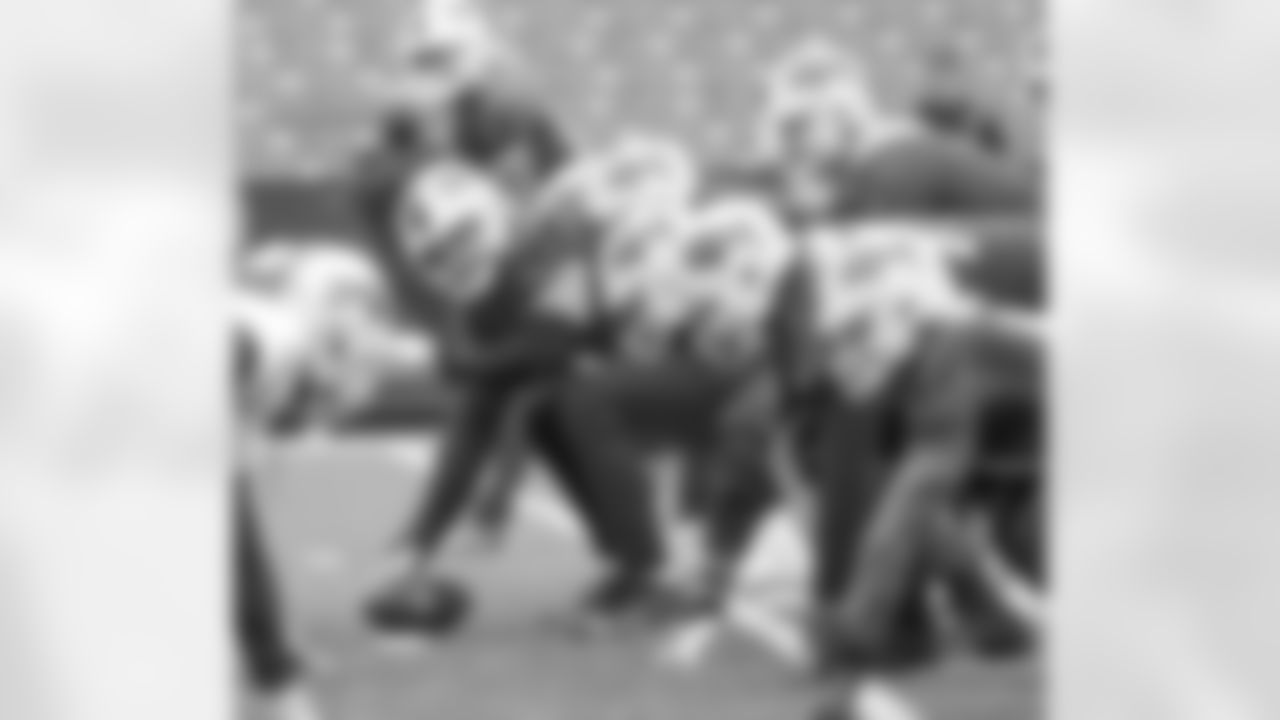 Mitch Morse (60). Buffalo Bills Week 17 practice, December 30, 2021. Photo by Bill Wippert