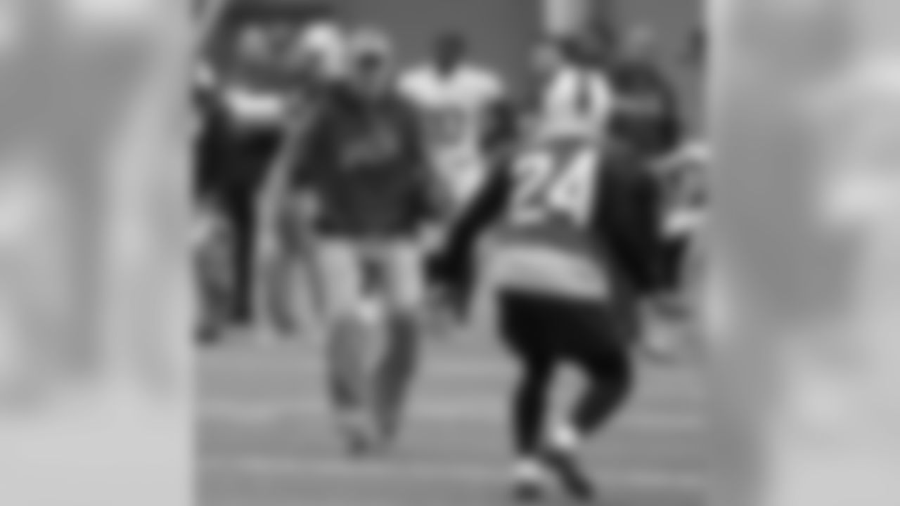 Leonard Johnson #24, CB