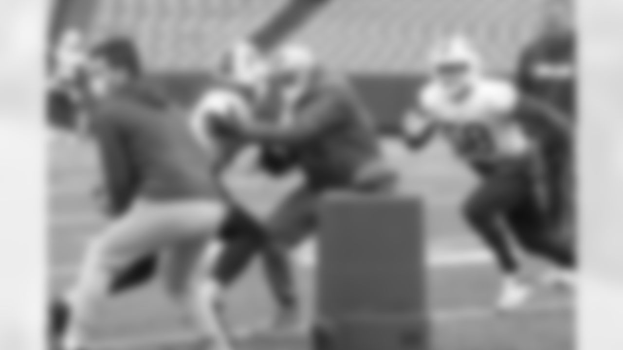 Sean McDermott, Matt Milano (58). Buffalo Bills Week 17 practice, December 30, 2021. Photo by Bill Wippert