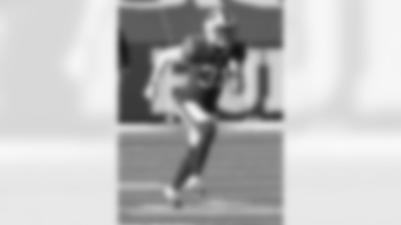 Dean Marlowe: Marlowe played in 15 games this season and had 15 total tackles, 1.5 sacks, two interceptions, three passes defensed and one fumble recovery.