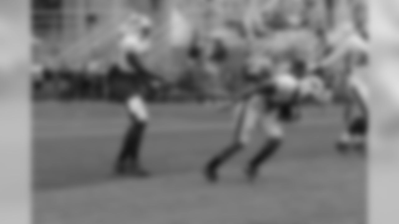 Running back Karlos Williams (29) does a drill with RB Boom Herron (47).