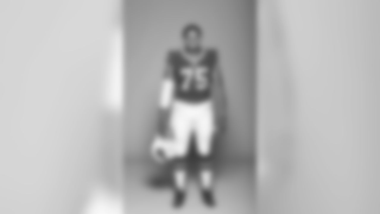 DE Eddie Yarbrough (75)