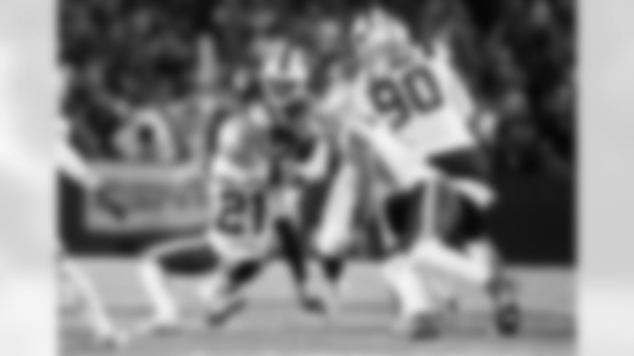 Zack Moss (20) Buffalo Bills vs New England Patriots at Highmark Stadium, December 6, 2021.
Photo by Craig Melvin