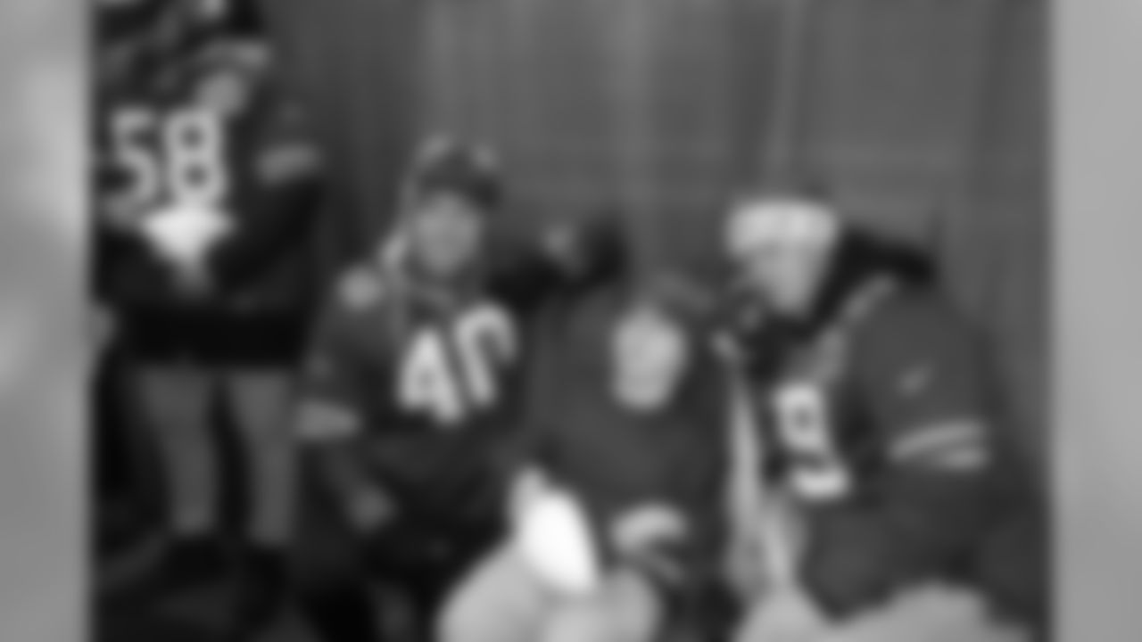 LB Tanner Vallejo (40) and WR Brandon Reilly (89)