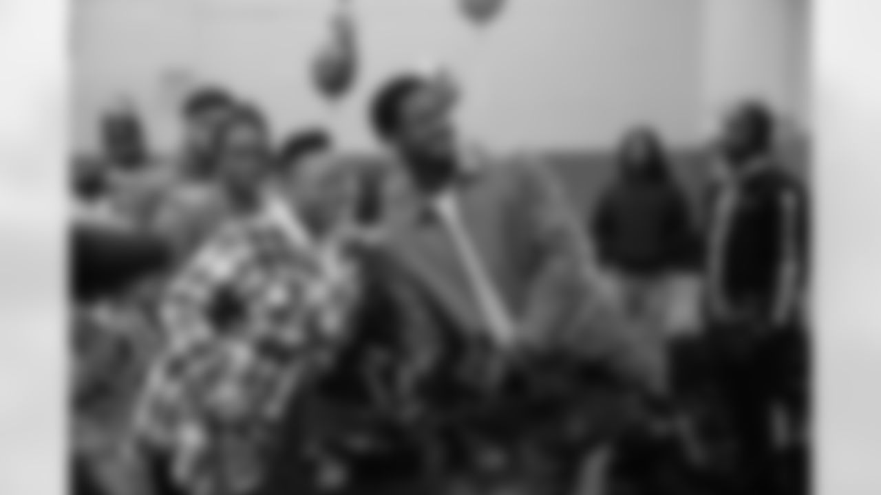 20221115-player-thanksgiving-events006