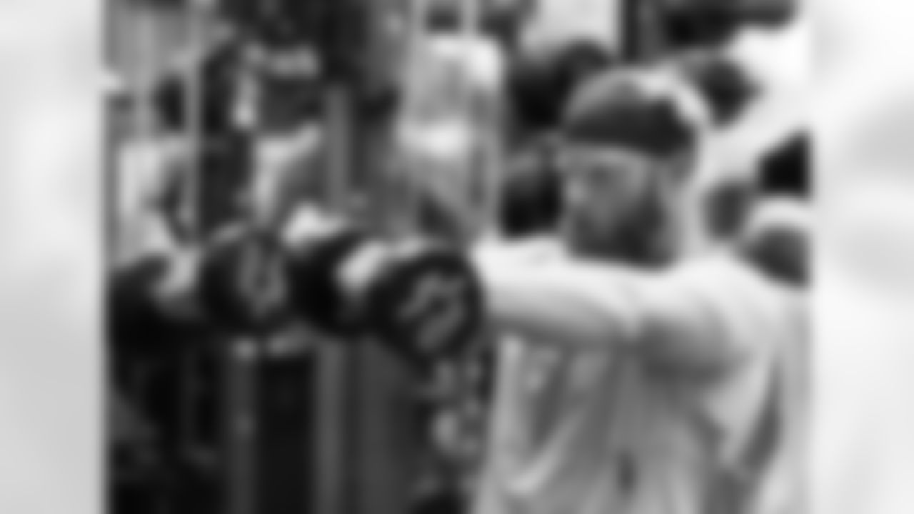 Tyler Matakevich in weight room workouts during Week One of Buffalo Bills OTA's, May 24, 2022. Photo by Bill Wippert