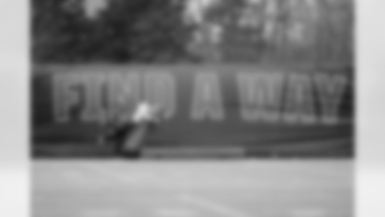 Buffalo Bills Week 15 practice, December 16, 2021. Photo by James Acton