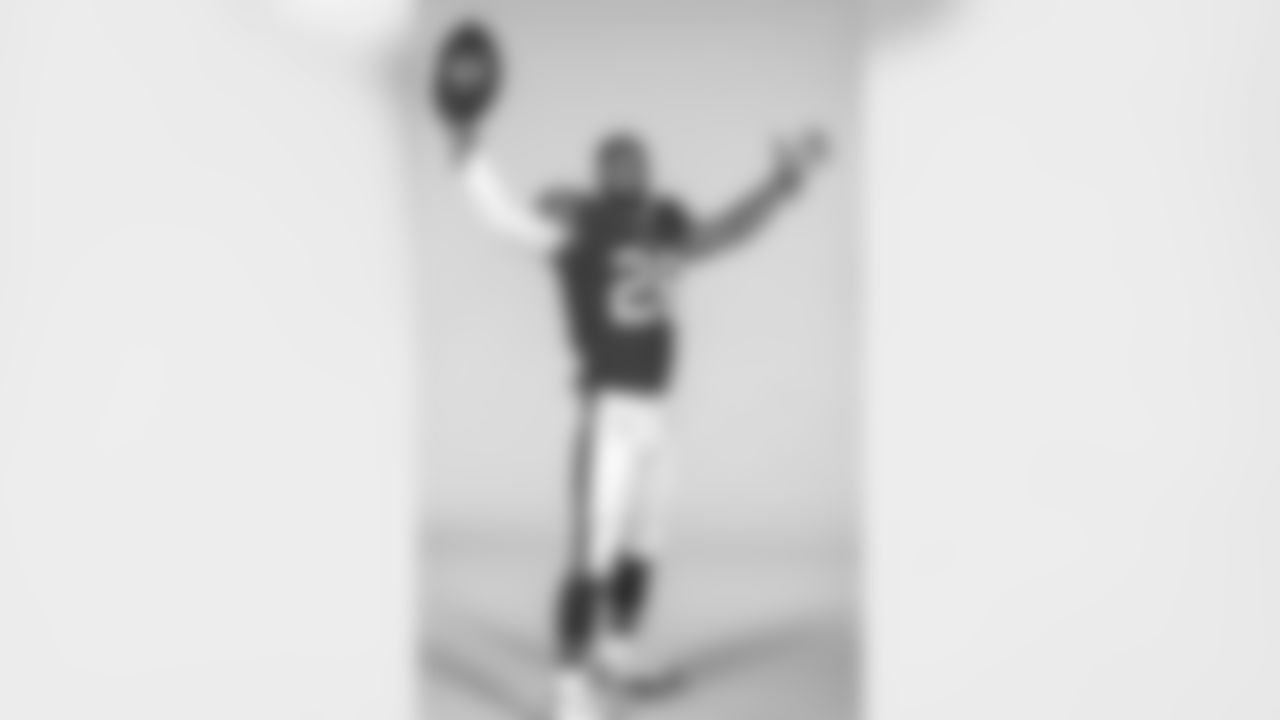 RB Taiwan Jones, No. 26