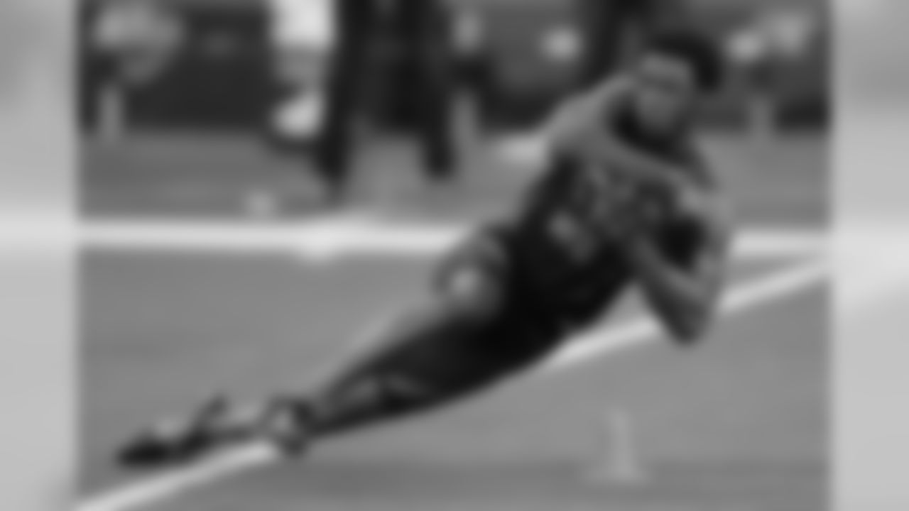 Measured at 6-0, 189 pounds. Ran a 4.43 40-yard dash, recorded a 110-inch broad inch and a 31-inch vertical jump.