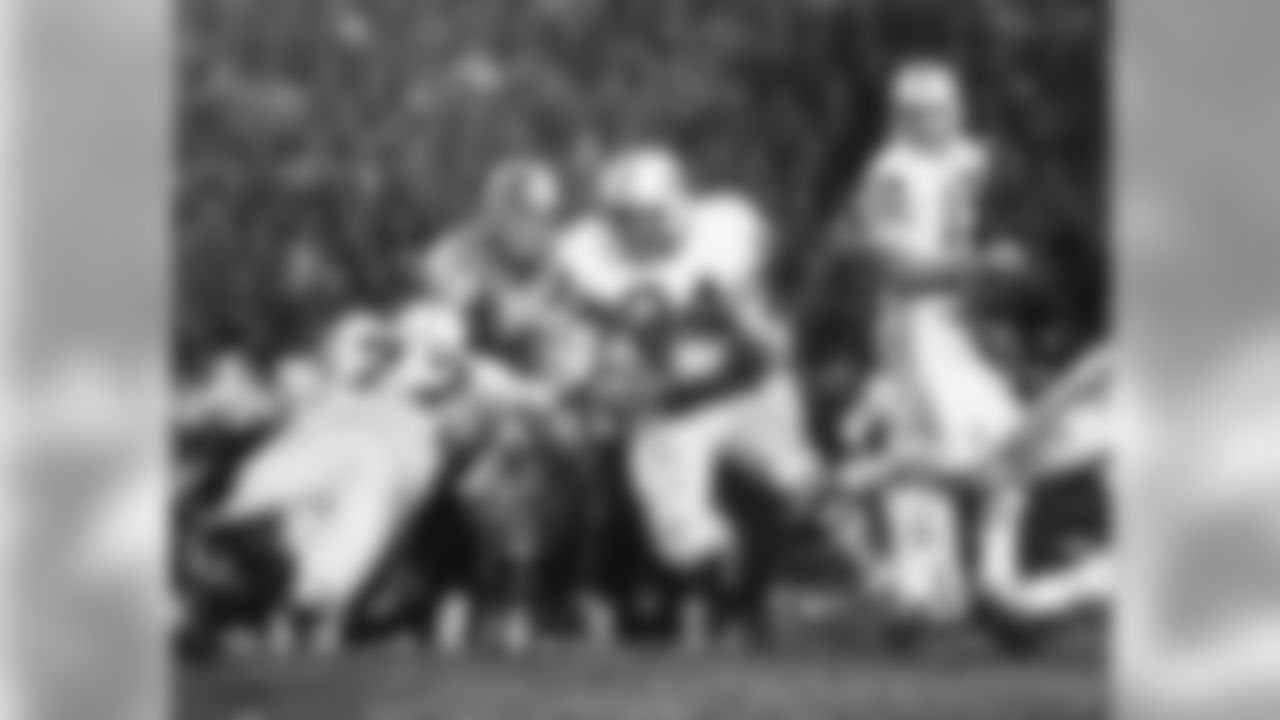 1964 | The stripes on the jerseys are moved down the arms. RB and Wall of Fame member Cookie Gilchrist (34) is pictured here in the road white jersey.
The Buffalo Bills would go on to win the 1964 AFL Championship.