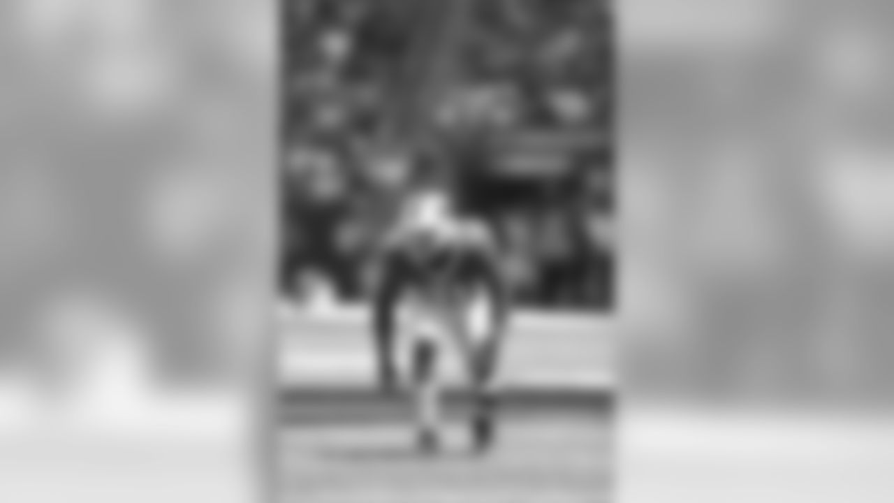 #91 LB Manny Lawson