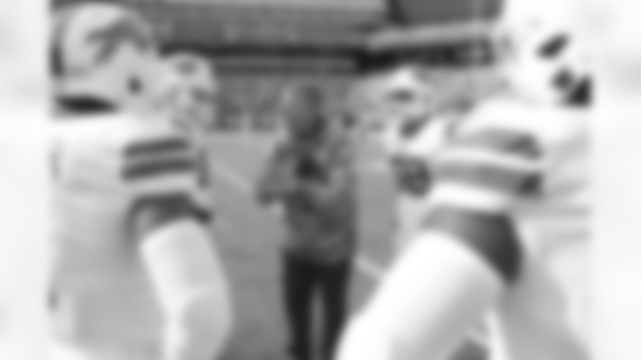 Bob Babich. Buffalo Bills vs New York Jets at MetLife Stadium, November 14, 2021. Photo by Bill Wippert