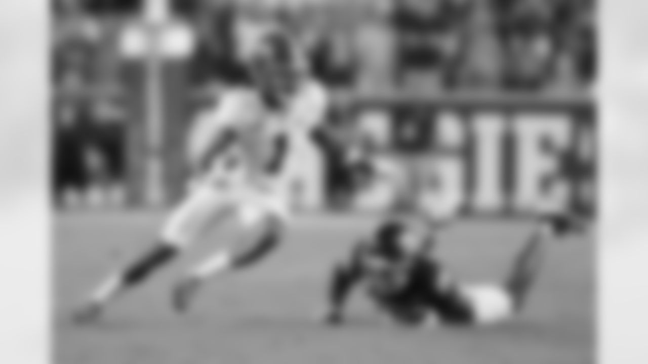 WR Jameson Williams, Alabama
Jameson Williams has no business being available at No. 25, but after tearing his ACL in the National Championship Game he could go later than his talent level suggests. Should that be the case, his floor should be the Bills' pick.
I believe the Bills' biggest needs remain at the defensive line, but what Williams brings at receiver is exactly what Buffalo needs to keep its fastball and provide Josh Allen another dynamic weapon in the passing game. Williams is a sure-handed receiver with the ability to play outside and from the slot and features a dynamic vertical receiving skill set. He creates separation down the field and he pairs that with exceptional ball skills. (The Draft Network, Joe Marino)