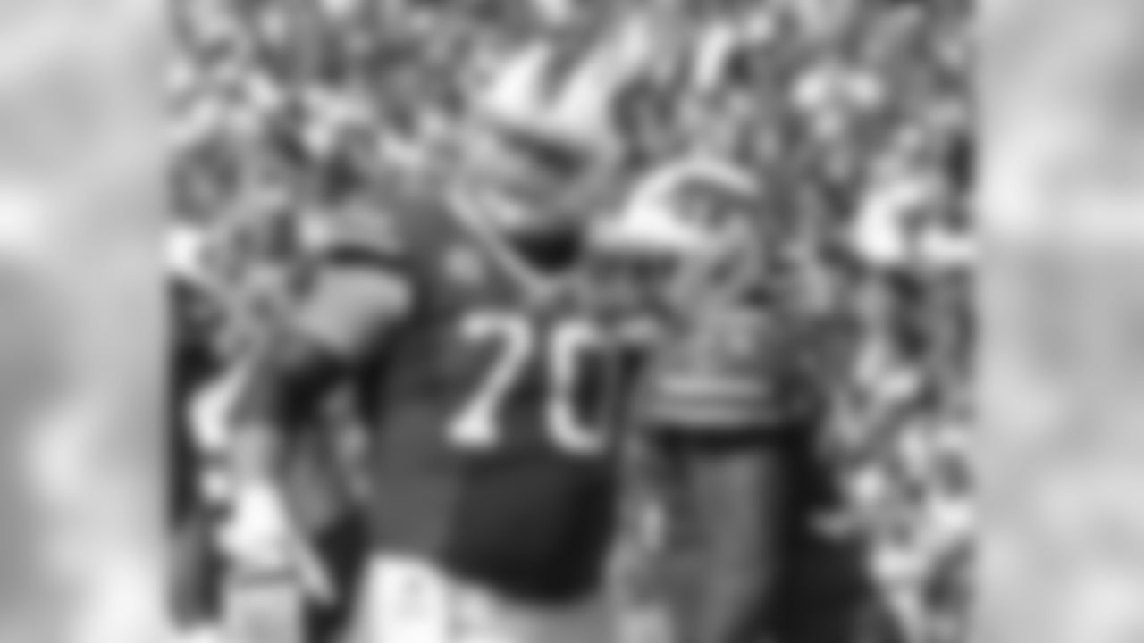 Center Eric Wood (No. 70) - 2017