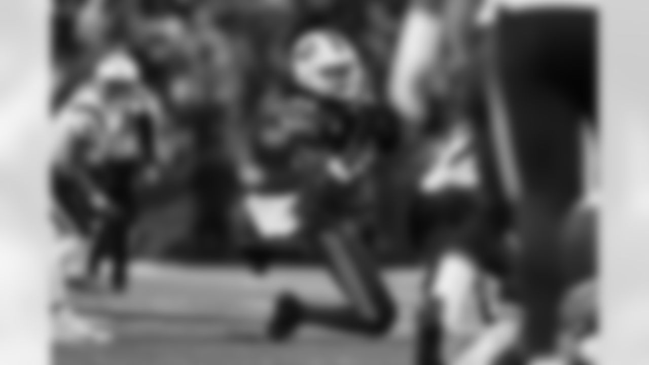 Buffalo Bills vs New England Patriots, Week 18, January 8, 2023 at Highmark Stadium.