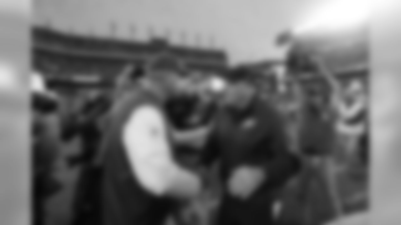 Philadelphia Eaglesâ Chip Kelly, right, and Buffalo Billsâ Rex Ryan, left, meet after an NFL football game, Sunday, Dec. 13, 2015, in Philadelphia. Philadelphia won 23-20. (AP Photo/Michael Perez)