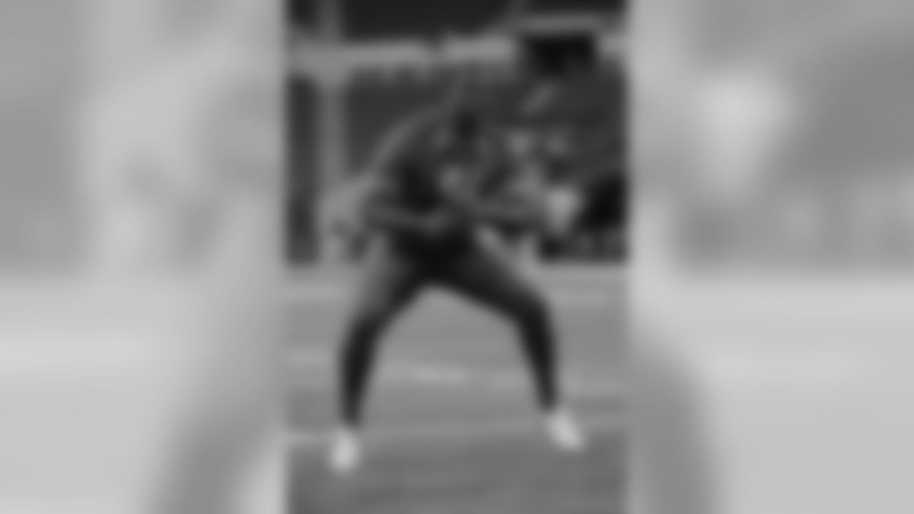 Measured at 6-8, 322 pounds with a 5.59 time in the 40-yard dash (unofficial) and 21 reps of 225 pounds on the bench press. Posted a vertical leap of 27.5 inches and a 20-yard shuttle time of 4.84. Ran a 7.71 three-cone drill and had a broad jump of 96 inches.