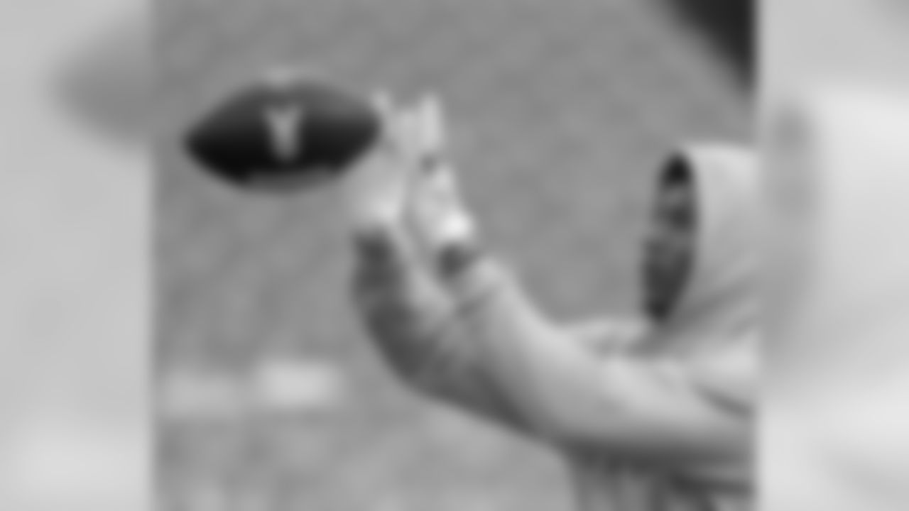 Zay Jones #11, WR