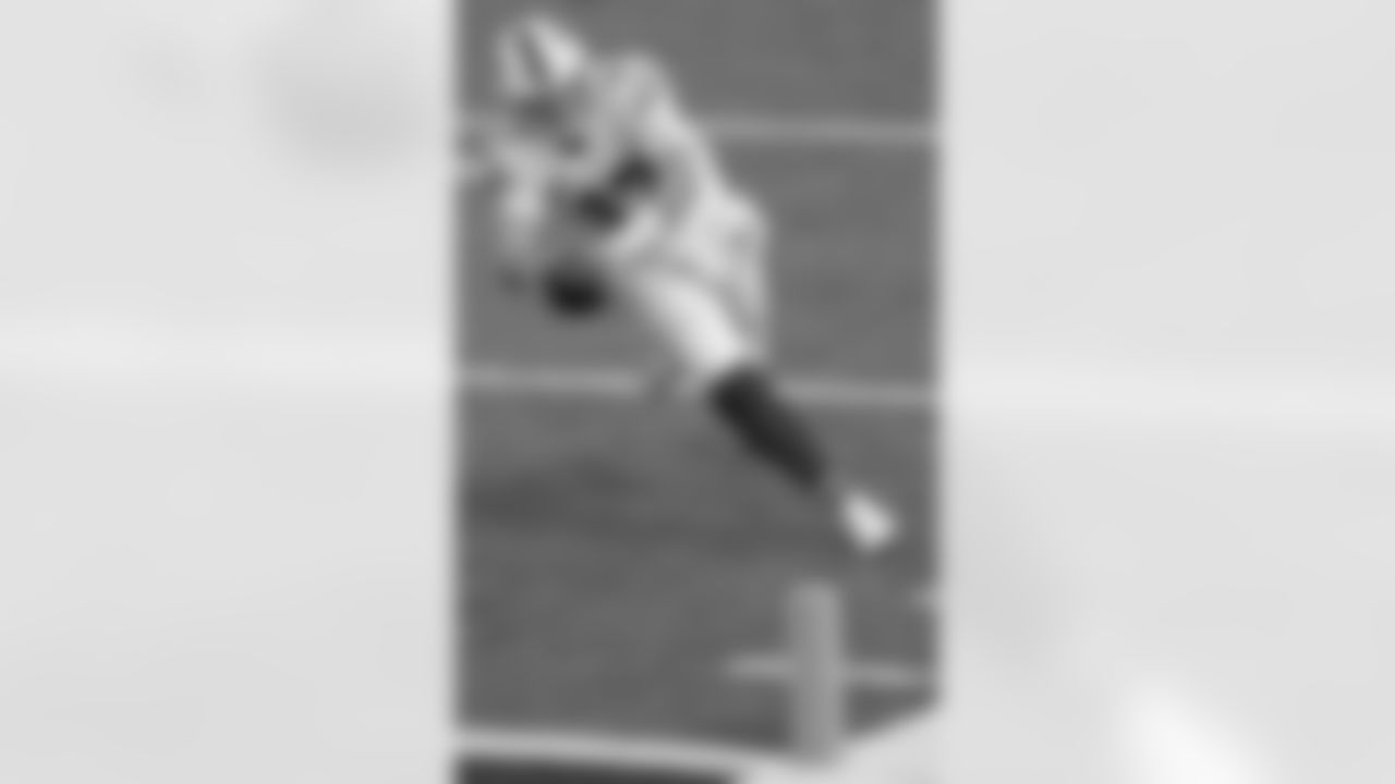 Josh Allen (17) touchdown run. Buffalo Bills vs Los Angeles Chargers, November 29, 2020 at Bills Stadium.
Photo by Sara Schmidle