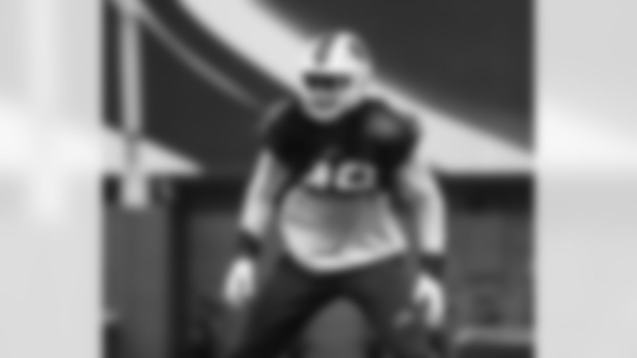 Tremaine Edmunds (49). Buffalo Bills Week 14 practice, December 9, 2021. Photo by James Acton