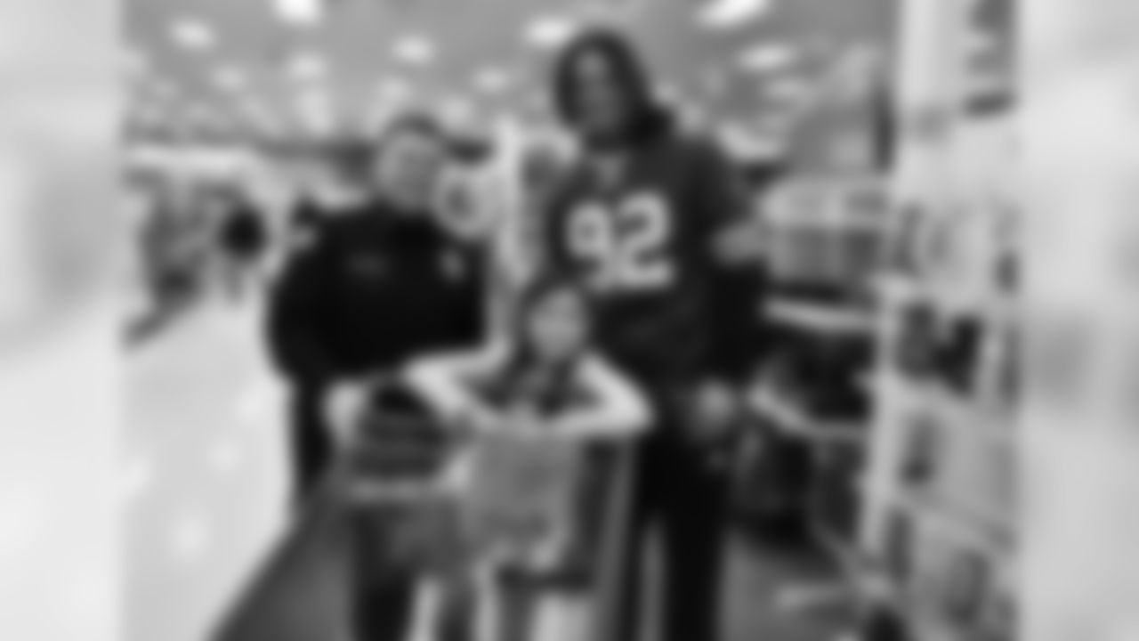 December 17 – Trent Murphy hosted a "Shop with a Cop" event for local children in Orchard Park. Ed Oliver and Darryl Johnson also participated in the event.