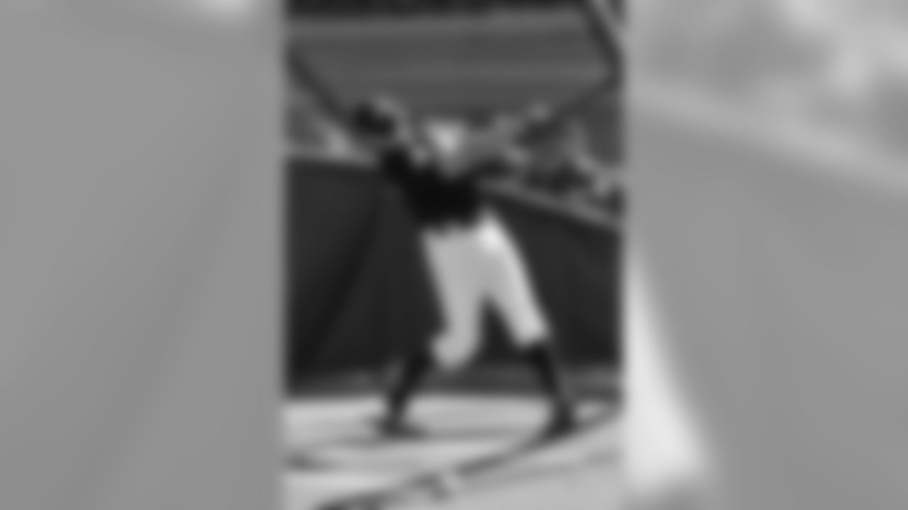 Trent Edwards takes batting practice