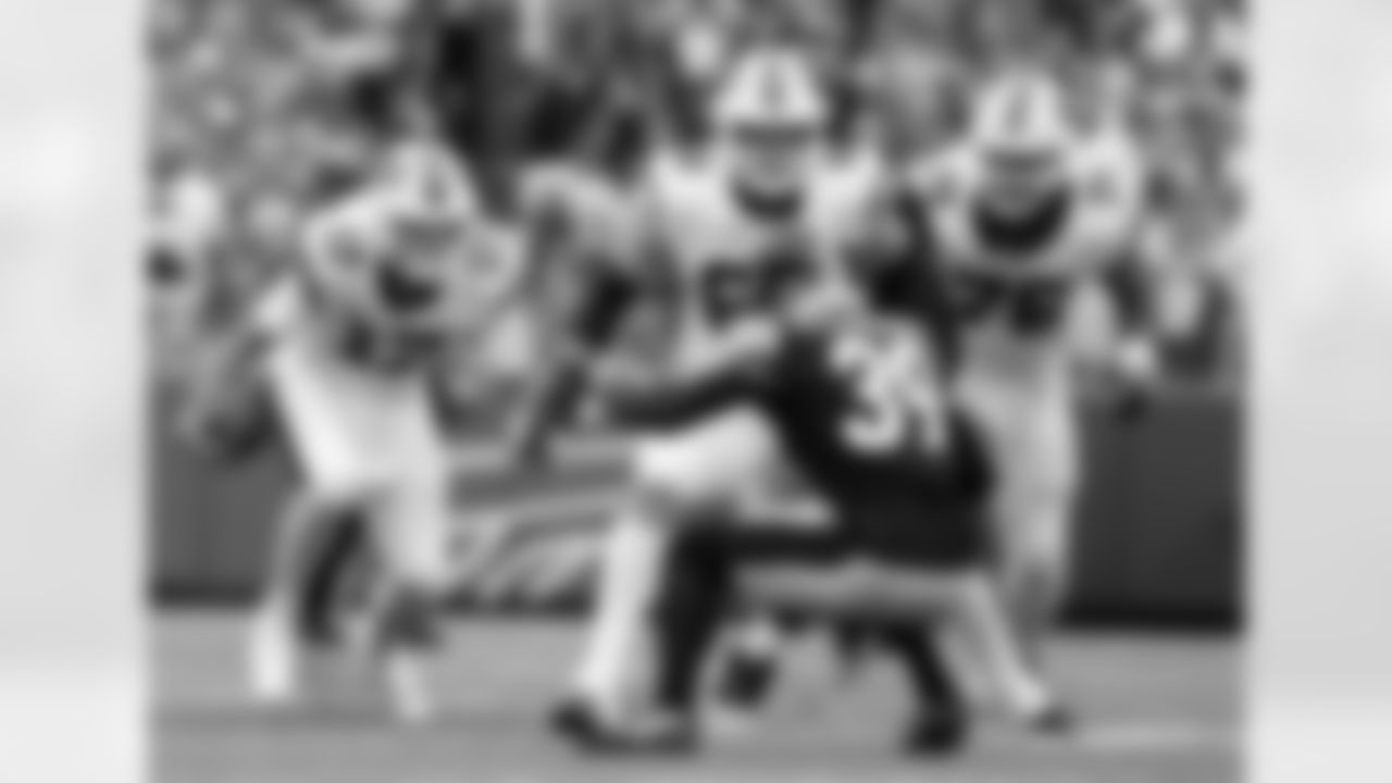 Josh Allen (17) runs. Buffalo Bills vs Pittsburgh Steelers at Highmark Stadium, September 12, 2021. Photo by Ben Green