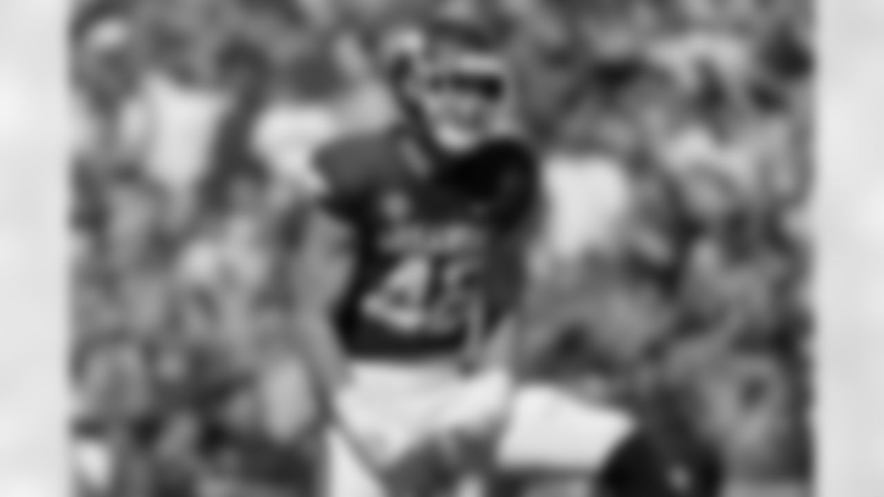 Arkansas LB Drew Sanders
Vinnie Iyer (The Sporting News): The Bills need to replace Tremaine Edmunds next to ace coverage man Matt Milano. Sanders is a natural pass rusher and upfield disruptor against the run to complement what Milano does well at a high level.