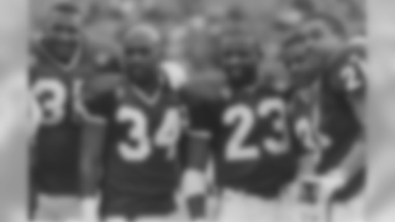 1994 | The Bills wear special patches to commemorate the team's 35th anniversary, and the NFL's 75th anniversary. The uniforms remain the same as previous seasons otherwise.